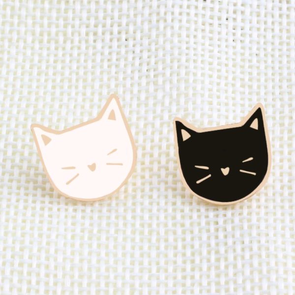 Bonitos broches de gatitos de caricatura sin ojos, el par