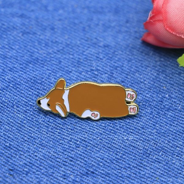 Broche de Corgi reposando boca abajo