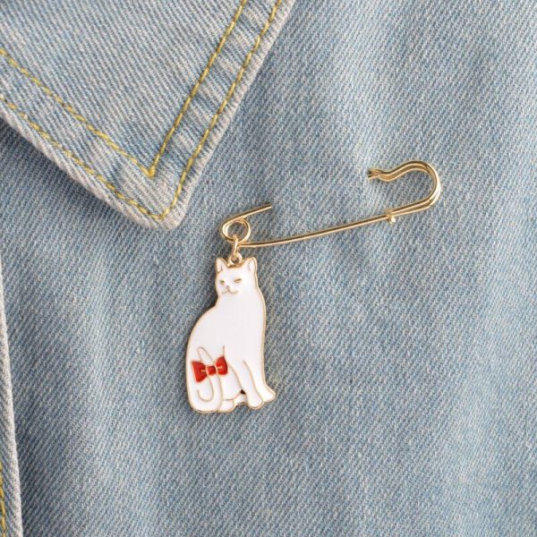 Broche alfiler de ilustración de gatito blanco o negro con moño en la cola