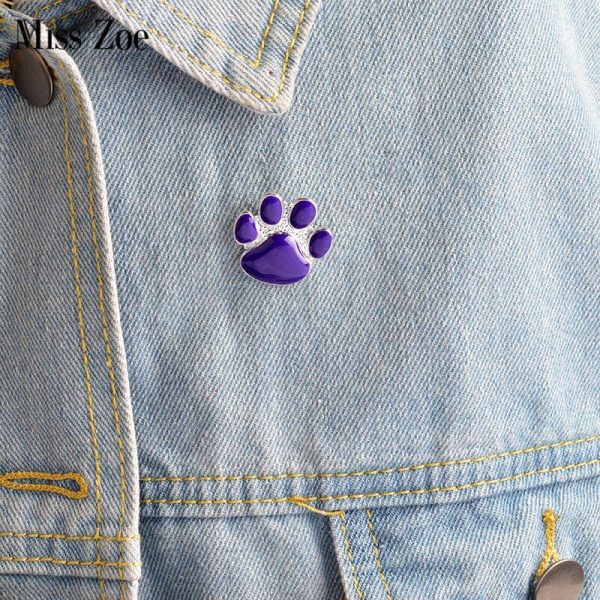 Broche pin de patita de perro color púrpura