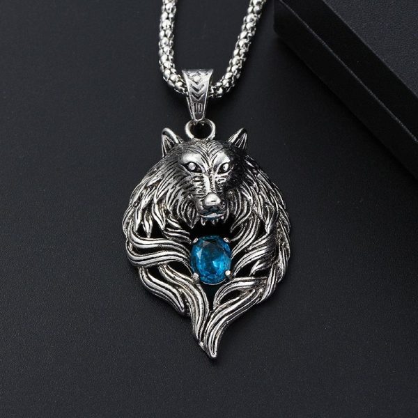 Collar de cabeza de lobo poderoso con cadena y piedra azul o gris